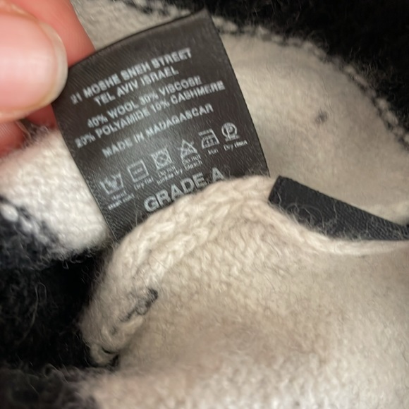 Nununu Wool sweater Black & White Stripes Size 3-4T - Picture 6 of 6